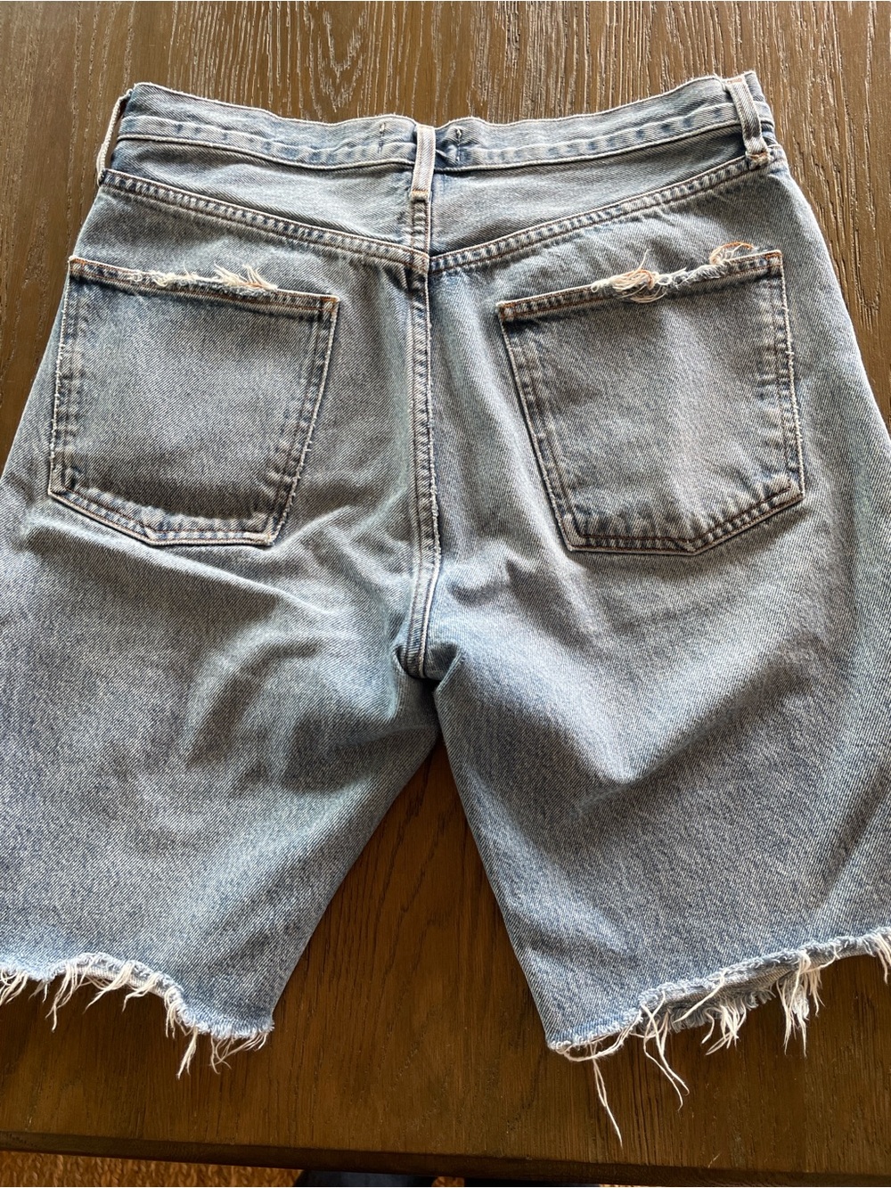 Agolde Los Angeles Premium 90s Mid Rise Jean Shorts, Roundabout Wash, size 28 - Picture 8 of 8